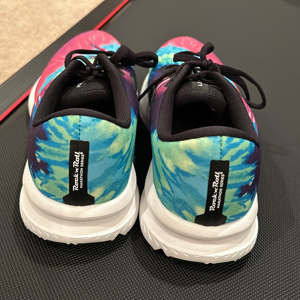 NEW women’s Brooks Rockin Roll Marathon Series Tie-Dye Athletic Shoes Size 8 - Picture 4 of 8